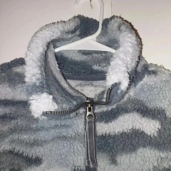 Cozy Sherpa Womens camouflage print Fleece Zip Up.  Size Small - Picture 3 of 4
